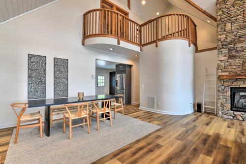 Grand Glenville Retreat Lake Views and Deck in Glenville, USA