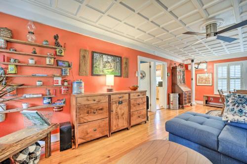 Cozy Wooded Retreat 2 Mi to Dtwn Brevard! in Brevard, USA