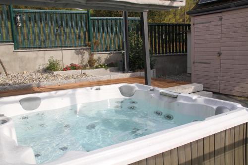 熱水浴缸, les Gîtes 2-4 pers Rémy HEROLD (les Gites 2-4 pers Remy HEROLD) in 卡松德