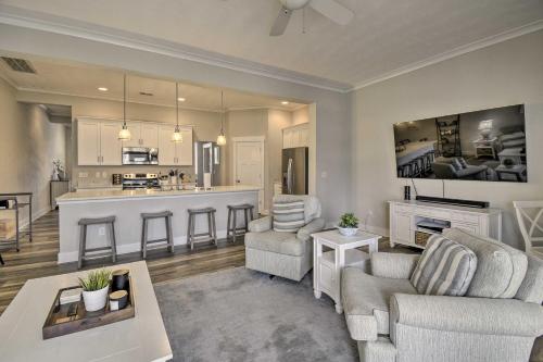Chic and Central Townhome - 3 Blocks to Beach! in Virginia Beach, USA