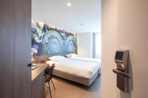 Hotel New Damshire - image 9