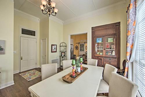 Renovated 'Carnegie Cottage' - Walk to Dtwn! in Winnsboro (TX)