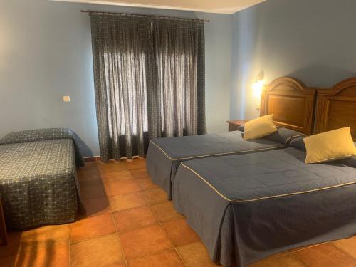 3 twin beds