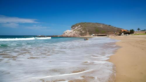 Brujas Tower Beach Resort - image 2