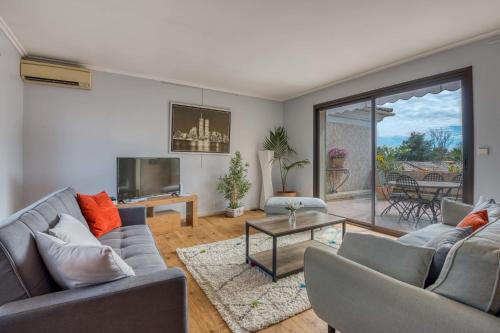 SUBLIME 117 m2 with GARDEN-TERRACE and POOL gîte à louer Les Beaumettes