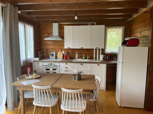 virtuve, Chalet du Trèfle (Chalet du Trefle) in Chalais (Aquitaine)