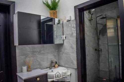 Stunning 1-Bed Apartment in Lekki Phase 1 - image 3