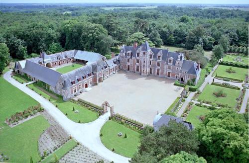 GITE DANINOU; meublé 3 chambres avec terrasse (1er étage du château) , salon et cuisine ouverte - Location saisonnière - Vouvray