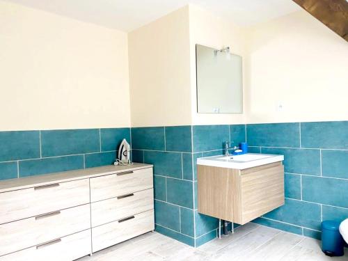 Bathroom, Appartement charmant Orgnac-sur-Vezere avec jardin et parking in Estivaux