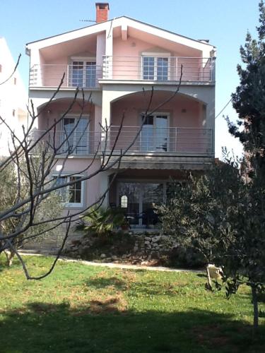 Apartment and Rooms Santini