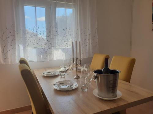 Studio Apartment image 1