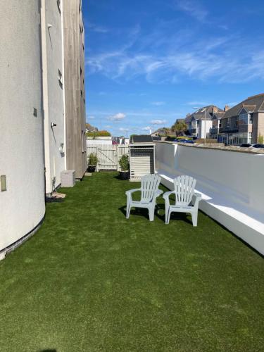 Beautiful 3 bedroom apartment by the Sea in 紐基海濱