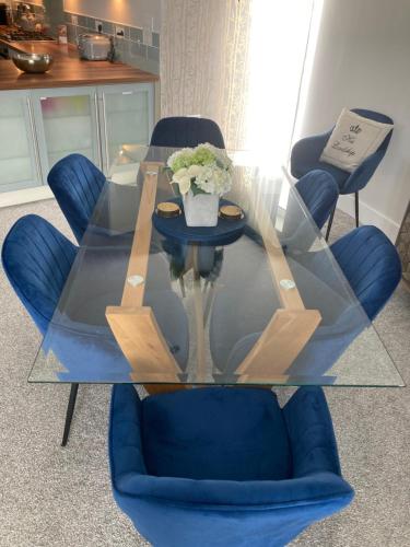 Beautiful 3 bedroom apartment by the Sea in 紐基海濱