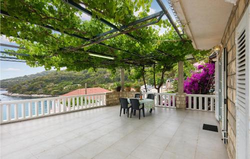 Viesnīcas āriene, Nice Apartment In Saplunara With House Sea View in Saplunara