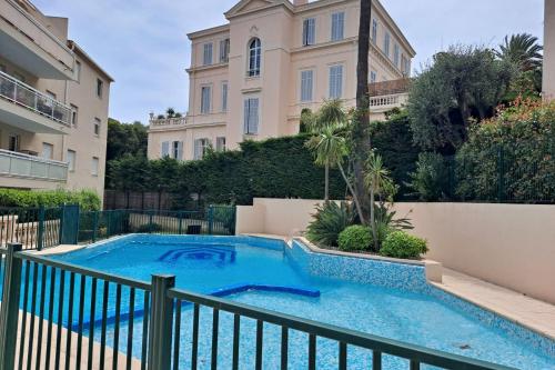 HENRI CAMILLE REAL ESTATE -Beautiful one bedroom swimming pool and parking - Location saisonnière - Cannes