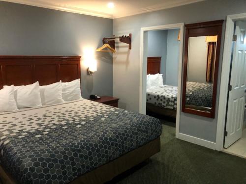 Redondo Inn and Suites - image 14