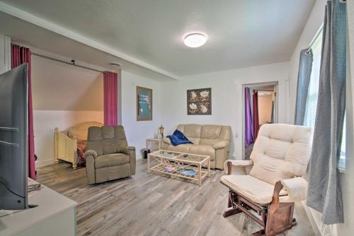 Sunny Homosassa Escape with Shared Lanai and Yard - image 10