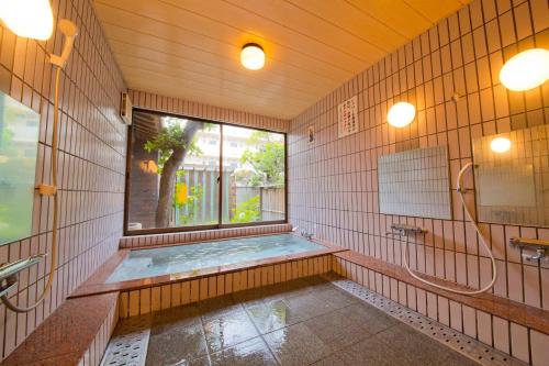 room detail thumbnail 2