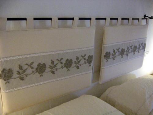 2 twin beds