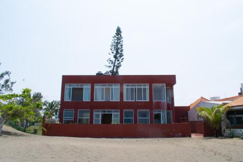 . Casa Roja, Tecolutla (frente al mar)