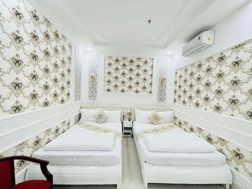 2 twin beds