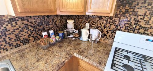 Vacation Home 3.5 Mi to Strip/DT/Outlt up to 8 gst, Las Vegas (photo 7)