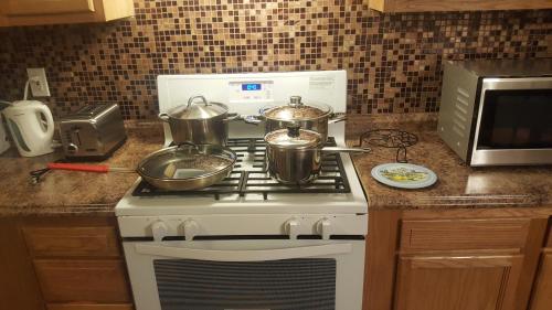 Vacation Home 3.5 Mi to Strip/DT/Outlt up to 8 gst, Las Vegas (photo 9)