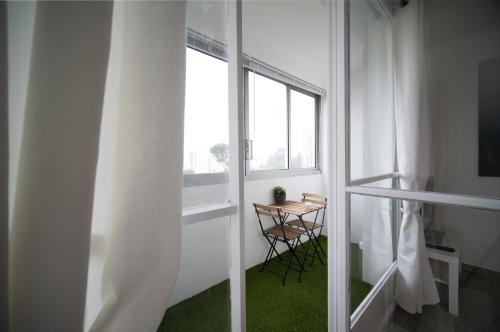 Balcony/terrace, Appartement tout equipe parking balcon 2 chambres in La Rose