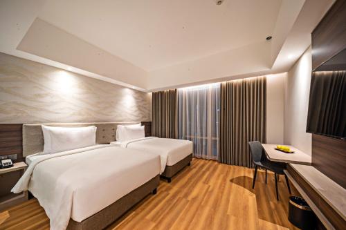Deluxe Twin Room image 3