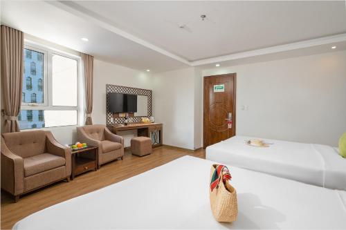 Pariat River Front Hotel Room Type - Deluxe Family Room