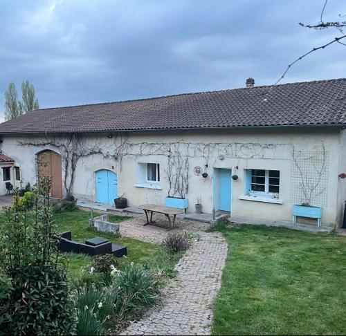 The granary at Le haut Métraud gîte à louer Péreuil