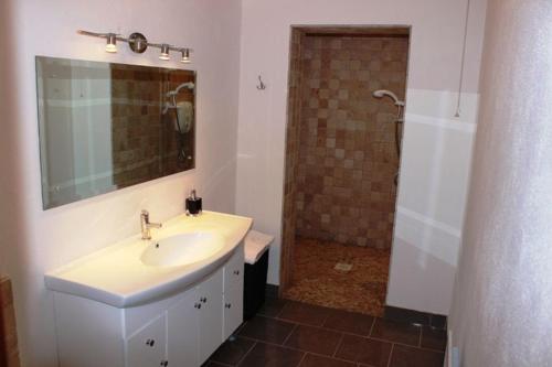 Waterside Cottage Cashel - image 3