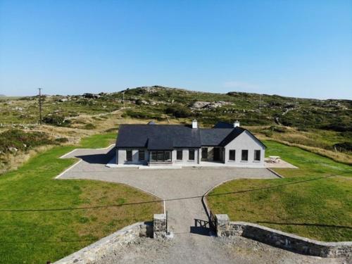 Wave Bay Cottage - main image