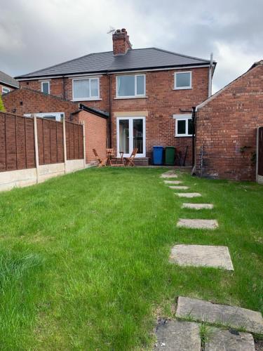 Worksop Newly Refurbished 2-Bedroom House - Worksop