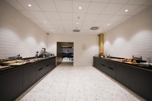 The Gold Bank - image 6