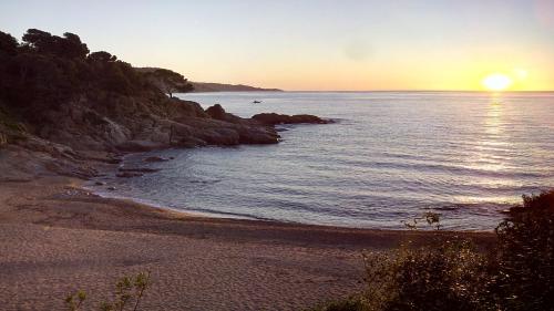 ⭑ Terrace + Sea views + Private Beach. What else? ⭑