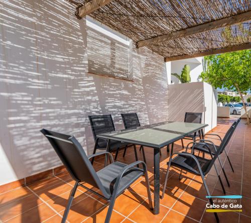 2 bedrooms, 4 beds
