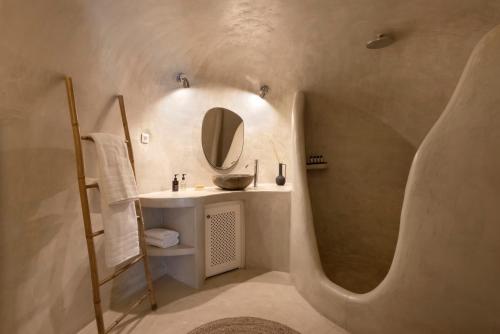 Bluedome Cavehouses Santorini - image 12