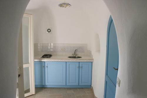 Kitchen, Maridea - Cave Suites Ponza in Le Forna