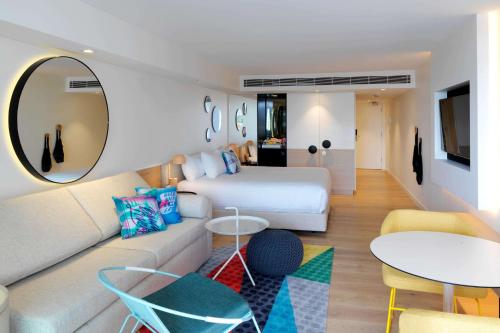 1 king bed, 1 sofa bed