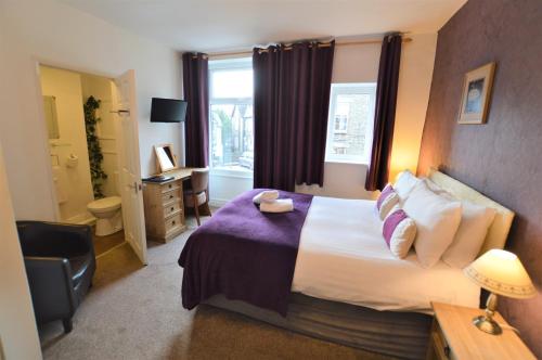 All Seasons Rest in Windermere