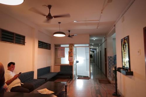 Vestabils, Balaji Lodge in Viluppuram