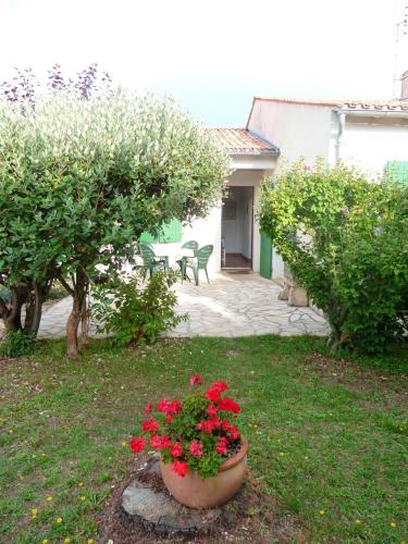 Maison de 3 chambres avec jardin clos et wifi a Saint Martin de Re gîte à louer La Flotte