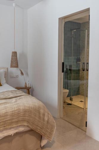 Double Room with Private Bathroom image 10