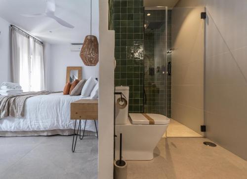 Double Room with Balcony image 1