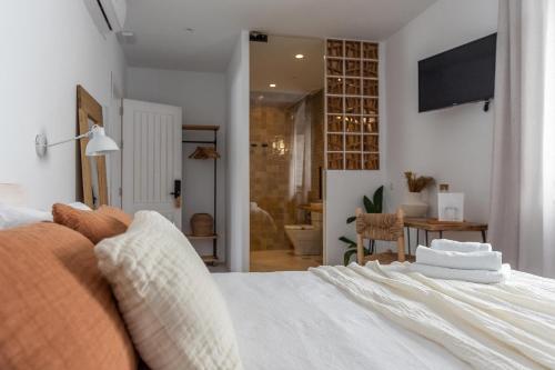 Double Room with Private Bathroom image 4