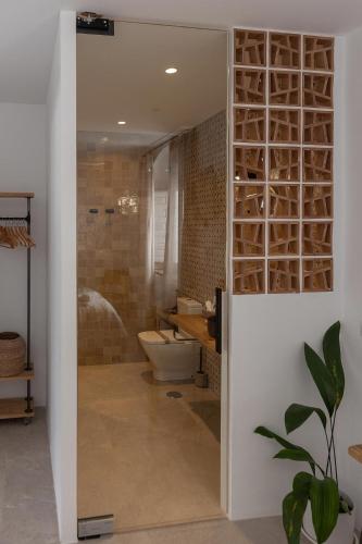 Double Room with Private Bathroom image 1