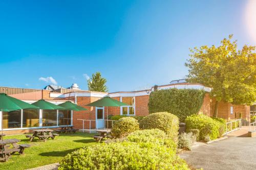 ทัศนียภาพภายนอกโรงแรม, ฮอลิเดย์ อินน์ เบซิงสโตค บาย ไอเอชจี (Holiday Inn Basingstoke By IHG) in บัสสิ้งสโตค