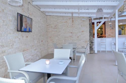 Exterior view, Areti Hotel in Adelianos Kampos