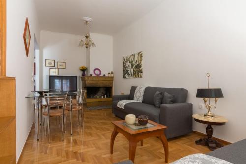 Nice 2bedroom apartment in Pagkrati, Atene (foto 7)